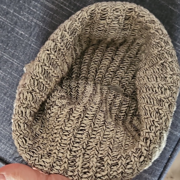 LOVE YOUR MELON Knit Beanie with Faux Fur Pom - Picture 6 of 6